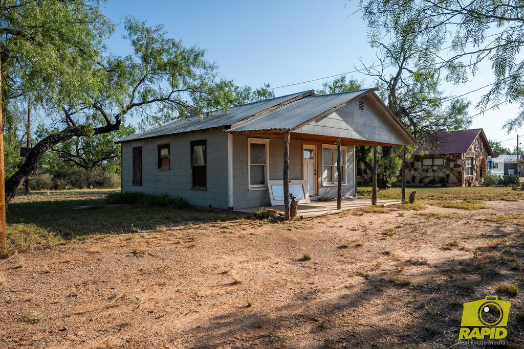 Image 126 of property listing at 425 Highland Park Park, Robert Lee, TX 76945