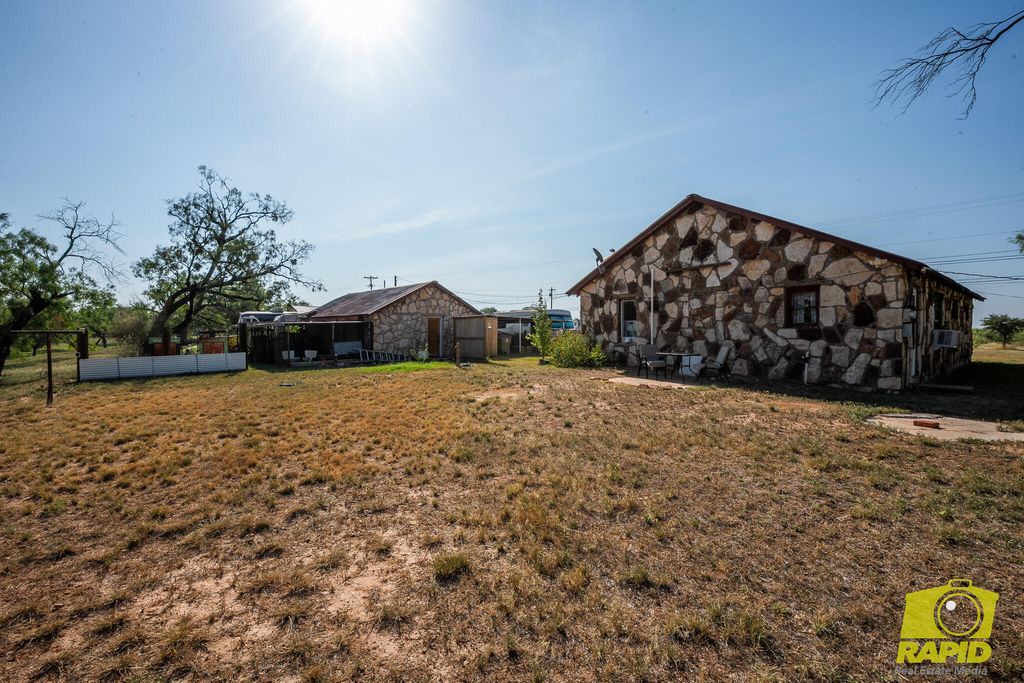 Image 38 of property listing at 425 Highland Park Park, Robert Lee, TX 76945