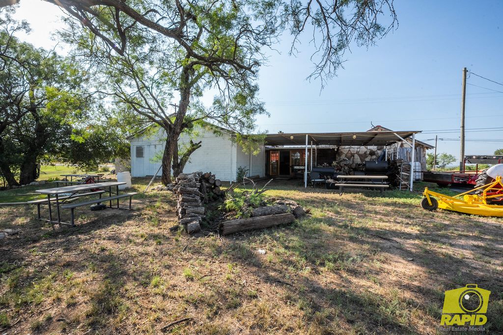 Image 64 of property listing at 425 Highland Park Park, Robert Lee, TX 76945