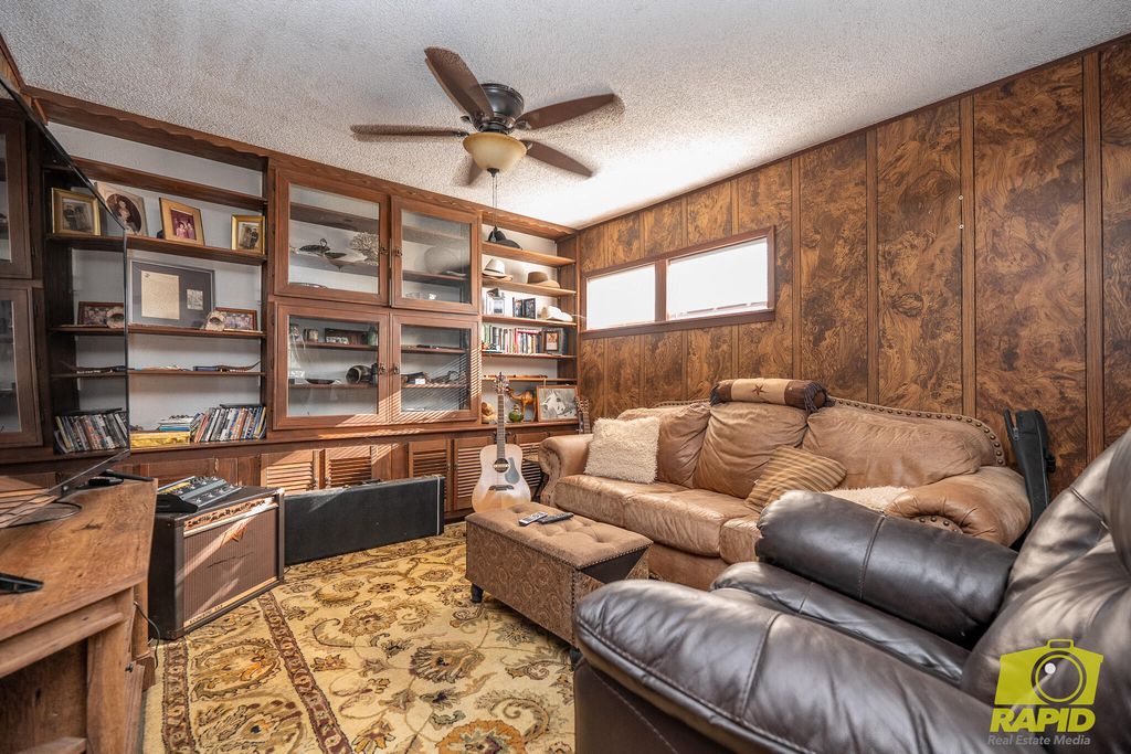 Image 8 of property listing at 425 Highland Park Park, Robert Lee, TX 76945