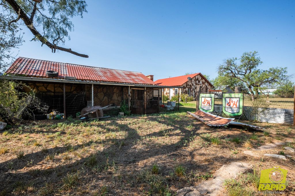 Image 86 of property listing at 425 Highland Park Park, Robert Lee, TX 76945
