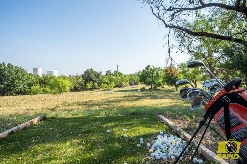Image 87 of property listing at 425 Highland Park Park, Robert Lee, TX 76945