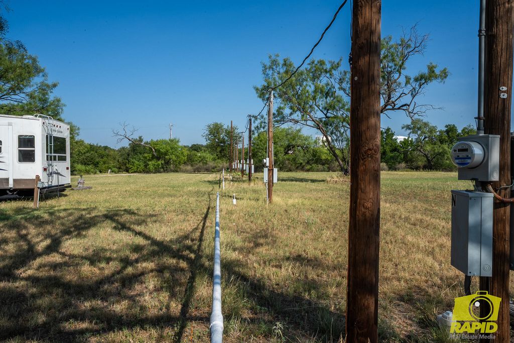 Image 92 of property listing at 425 Highland Park Park, Robert Lee, TX 76945