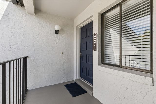 16 ESCONDIDO CIRCLE 221, Altamonte Springs, FL 32701