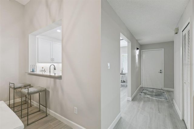 16 ESCONDIDO CIRCLE 221, Altamonte Springs, FL 32701