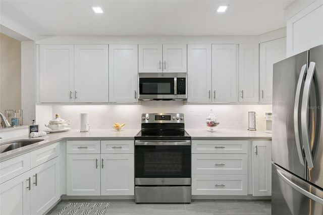 16 ESCONDIDO CIRCLE 221, Altamonte Springs, FL 32701