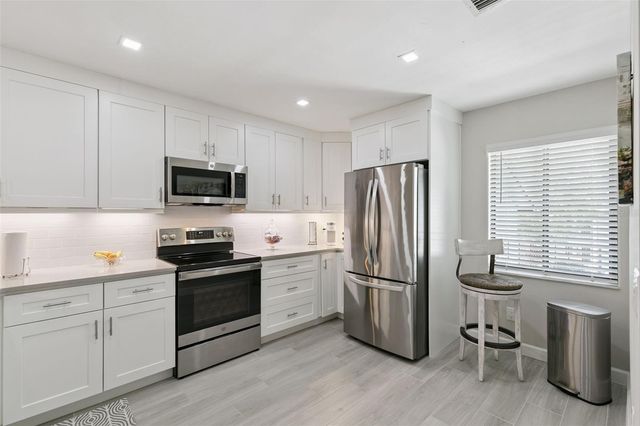 16 ESCONDIDO CIRCLE 221, Altamonte Springs, FL 32701