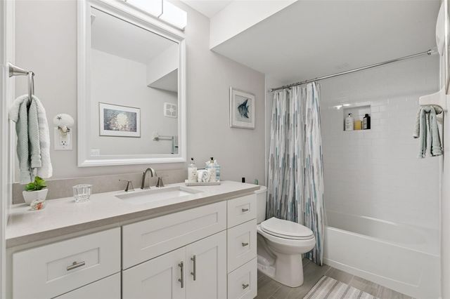 16 ESCONDIDO CIRCLE 221, Altamonte Springs, FL 32701