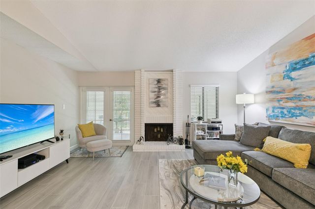 16 ESCONDIDO CIRCLE 221, Altamonte Springs, FL 32701
