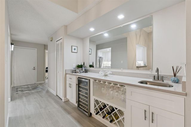 16 ESCONDIDO CIRCLE 221, Altamonte Springs, FL 32701