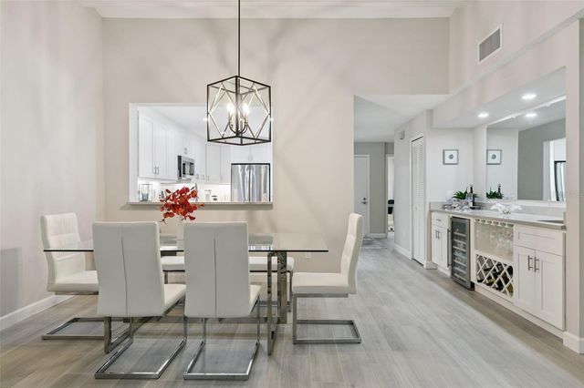 16 ESCONDIDO CIRCLE 221, Altamonte Springs, FL 32701