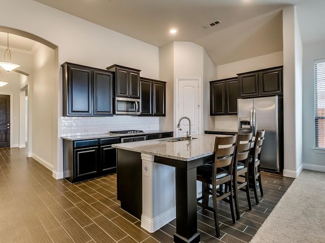 2805 Newsom Ridge Drive, Mansfield, TX 76063