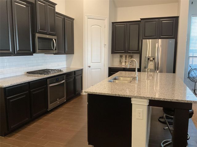 2805 Newsom Ridge Drive, Mansfield, TX 76063