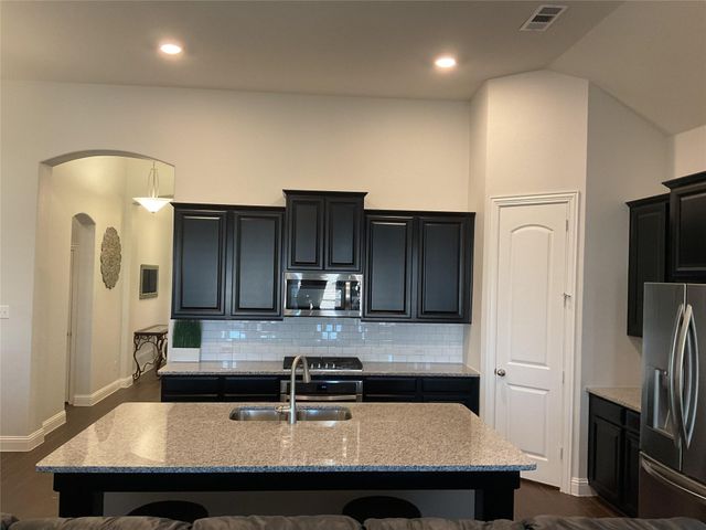 2805 Newsom Ridge Drive, Mansfield, TX 76063