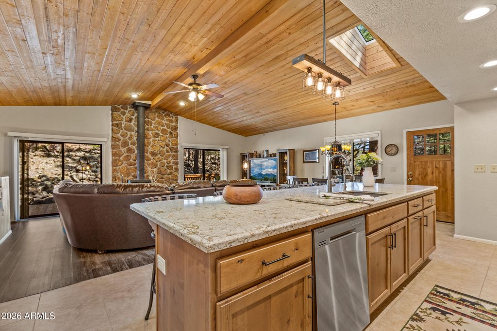 Image 11 of property listing at 935 E RAINTREE Road, Munds Park, AZ 86017