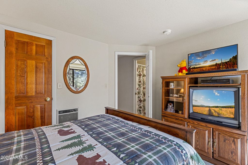 Image 19 of property listing at 935 E RAINTREE Road, Munds Park, AZ 86017