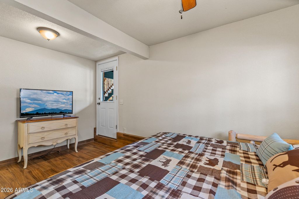 Image 25 of property listing at 935 E RAINTREE Road, Munds Park, AZ 86017