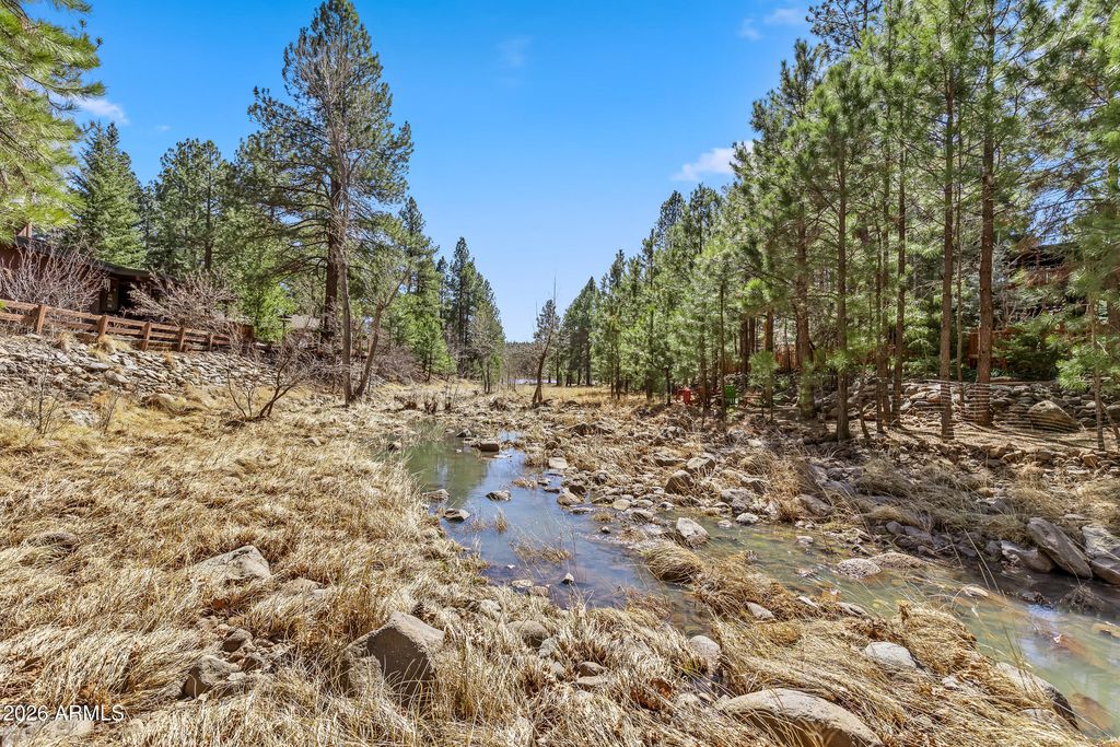 Image 36 of property listing at 935 E RAINTREE Road, Munds Park, AZ 86017