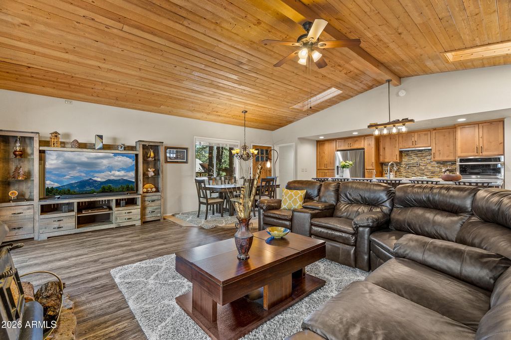 Image 6 of property listing at 935 E RAINTREE Road, Munds Park, AZ 86017