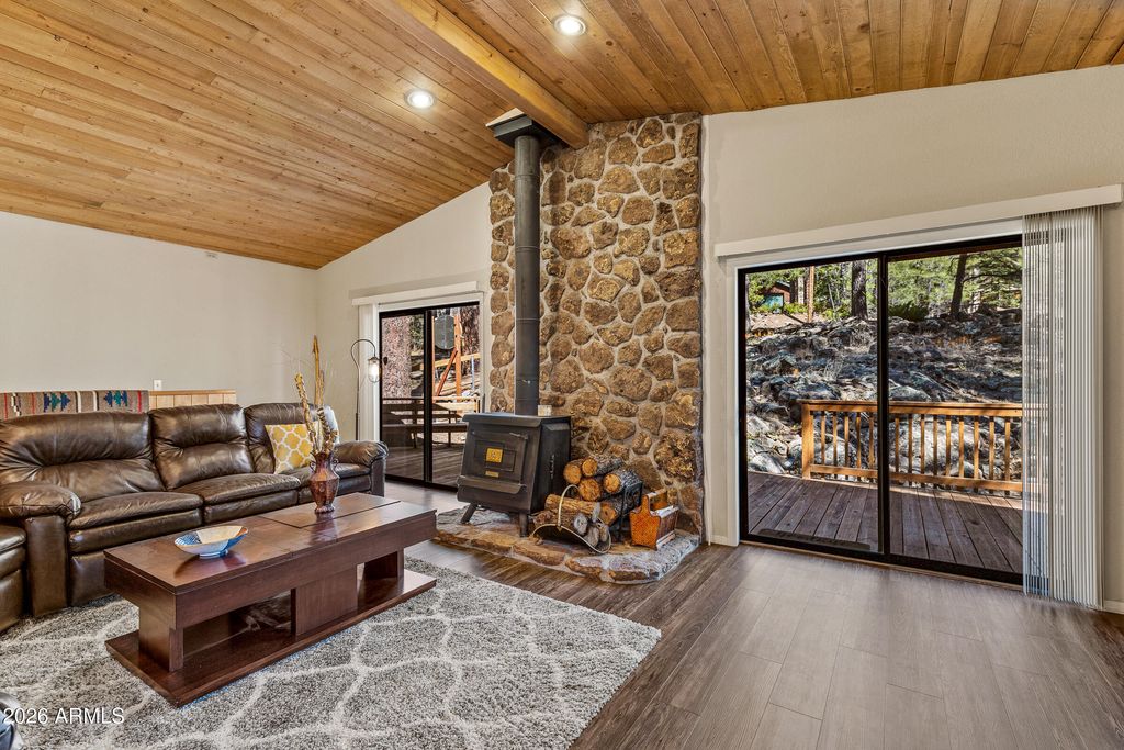 Image 7 of property listing at 935 E RAINTREE Road, Munds Park, AZ 86017