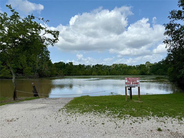155 W Lake Drive, Houston, TX 77336