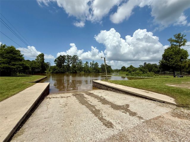 155 W Lake Drive, Houston, TX 77336