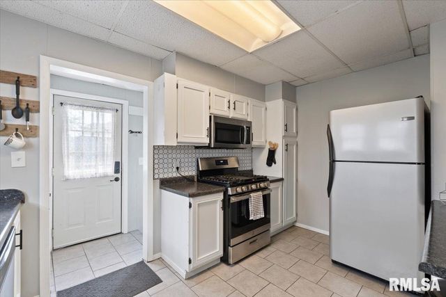 1658 W LOMBARD Street, Davenport, IA 52804