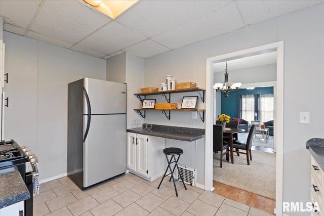 1658 W LOMBARD Street, Davenport, IA 52804