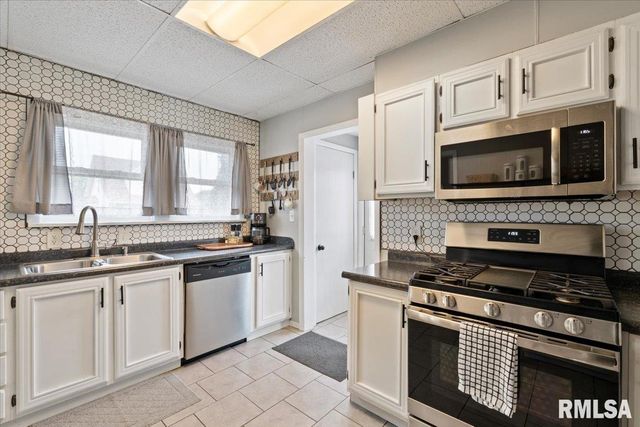 1658 W LOMBARD Street, Davenport, IA 52804