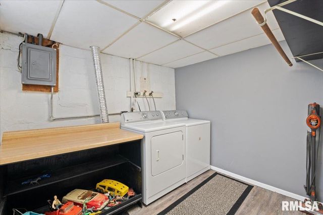 1658 W LOMBARD Street, Davenport, IA 52804