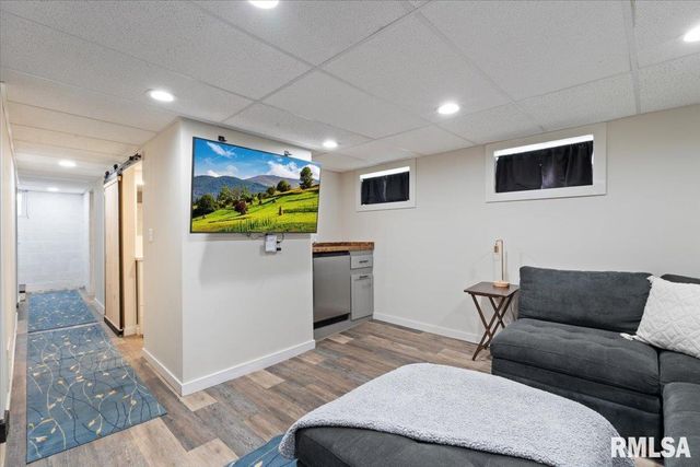 1658 W LOMBARD Street, Davenport, IA 52804