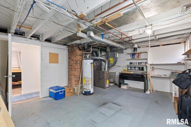 1658 W LOMBARD Street, Davenport, IA 52804