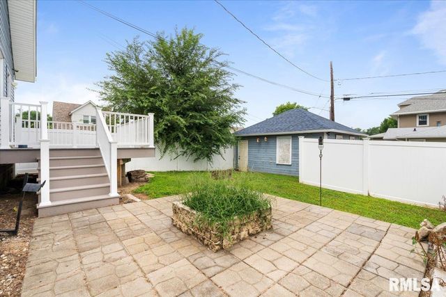 1658 W LOMBARD Street, Davenport, IA 52804