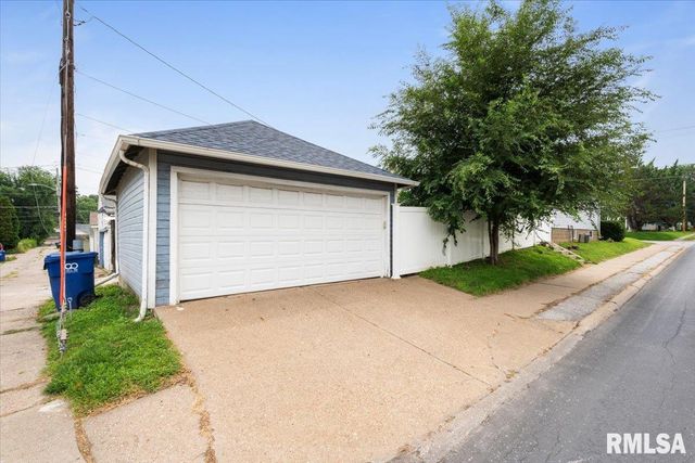 1658 W LOMBARD Street, Davenport, IA 52804