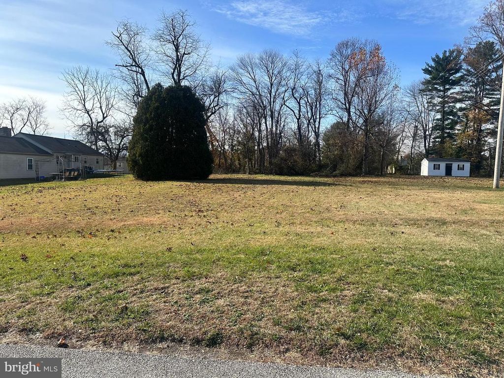 809 MEADOWBROOK DR, Coatesville, PA 19320