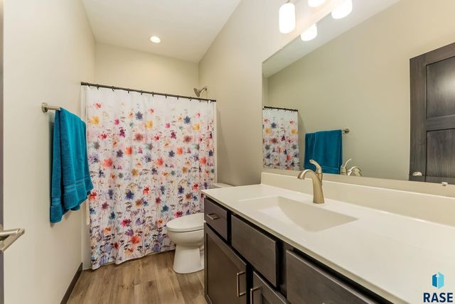 1016 N Mable Cir Circle, Sioux Falls, SD 57103