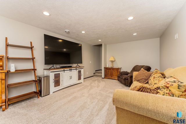 1016 N Mable Cir Circle, Sioux Falls, SD 57103