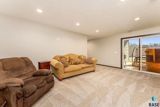 1016 N Mable Cir Circle, Sioux Falls, SD 57103