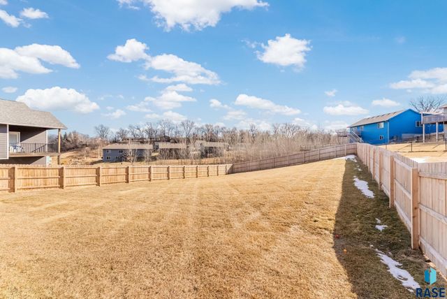 1016 N Mable Cir Circle, Sioux Falls, SD 57103