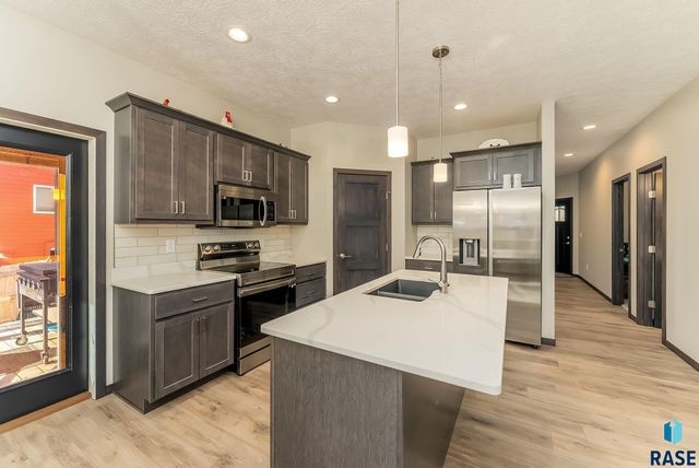 1016 N Mable Cir Circle, Sioux Falls, SD 57103