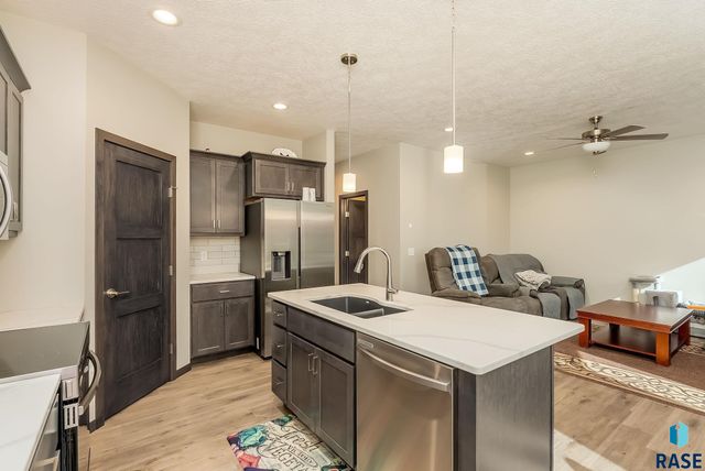 1016 N Mable Cir Circle, Sioux Falls, SD 57103