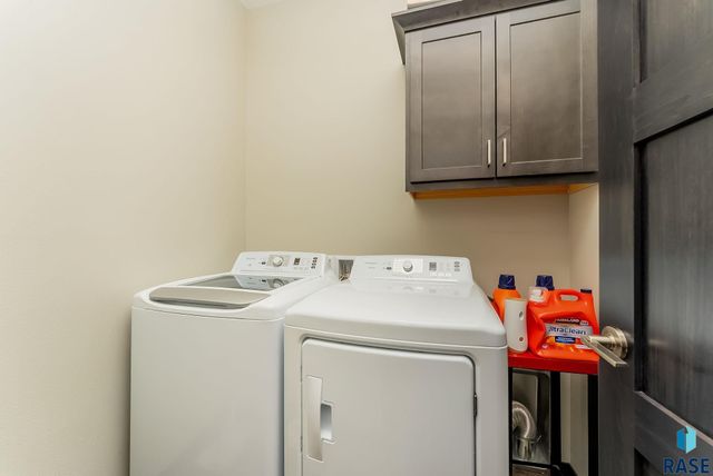 1016 N Mable Cir Circle, Sioux Falls, SD 57103