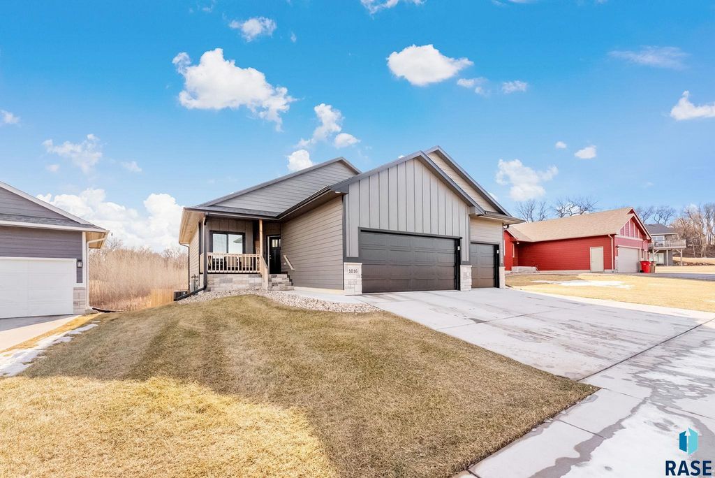 1016 N Mable Cir Circle, Sioux Falls, SD 57103