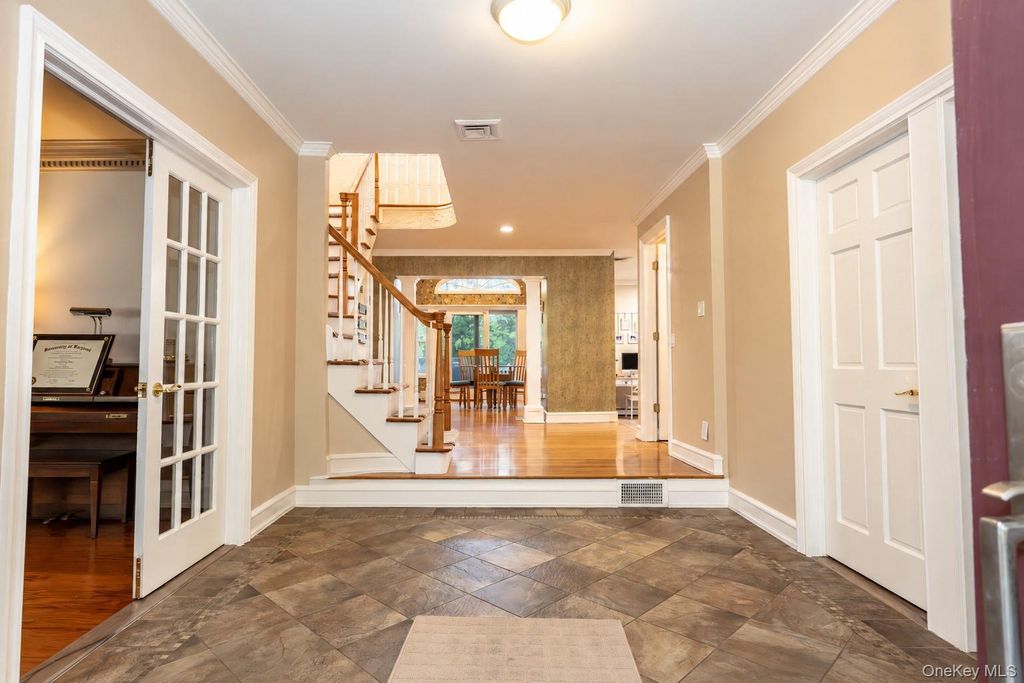 442 Wolf Hill Road, Dix Hills, NY 11746 — photo 4