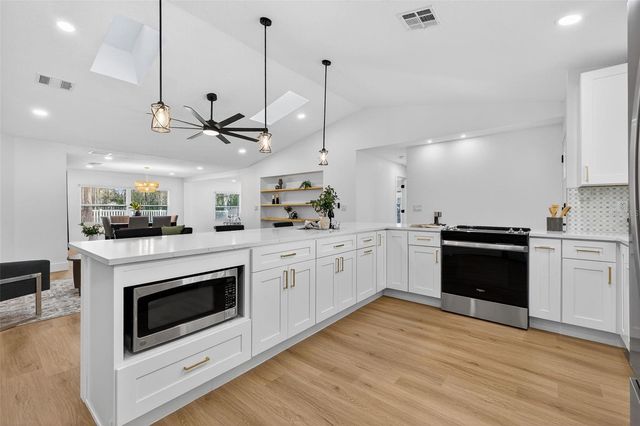 1120 COUNTRY LANE, Lutz, FL 33558