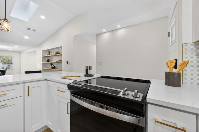 1120 COUNTRY LANE, Lutz, FL 33558