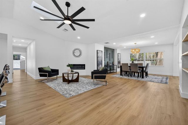 1120 COUNTRY LANE, Lutz, FL 33558