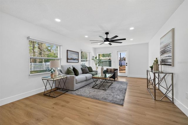 1120 COUNTRY LANE, Lutz, FL 33558