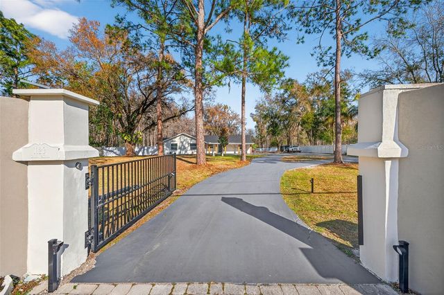 1120 COUNTRY LANE, Lutz, FL 33558