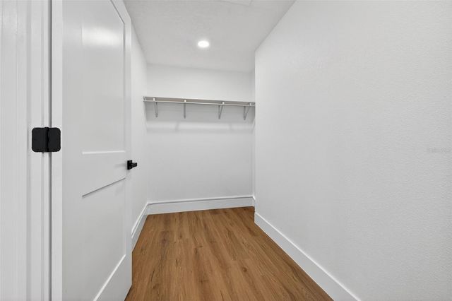 1120 COUNTRY LANE, Lutz, FL 33558